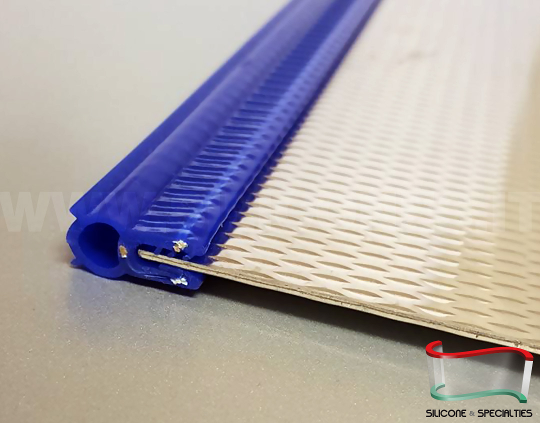 PROFILI IN SILICONE CON RINFORZO METALLICO